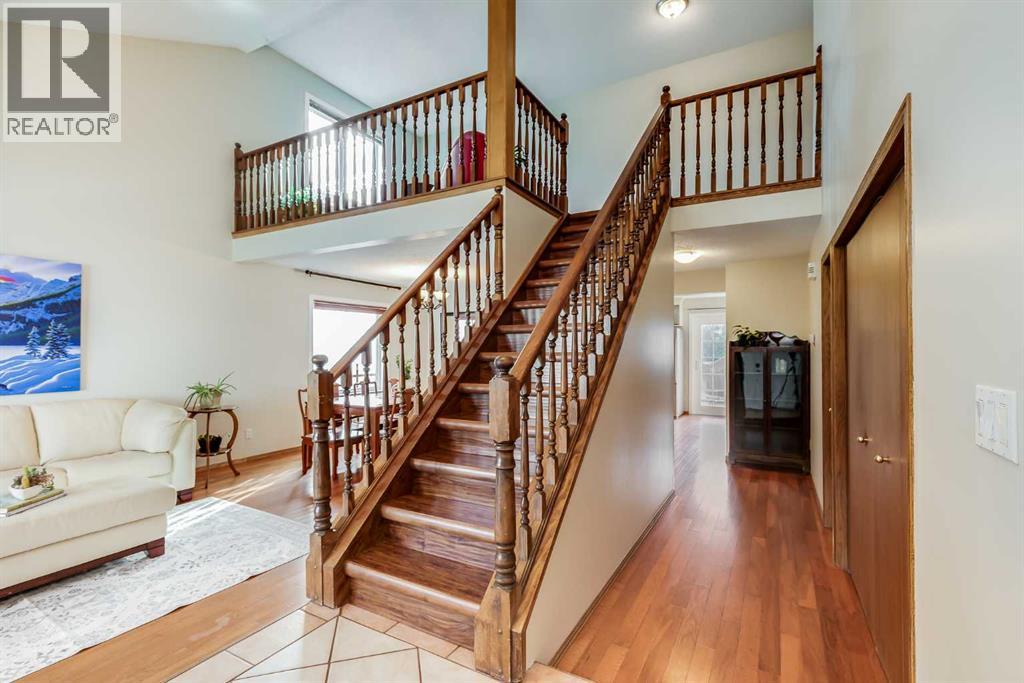 347 Hawkcliff Way Nw, Calgary, Alberta  T3G 2W7 - Photo 2 - A2260938