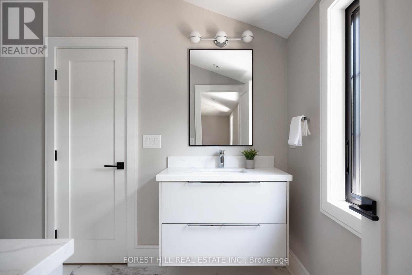 52 Roxborough Drive, Toronto, Ontario  M4W 1X1 - Photo 20 - C12441531