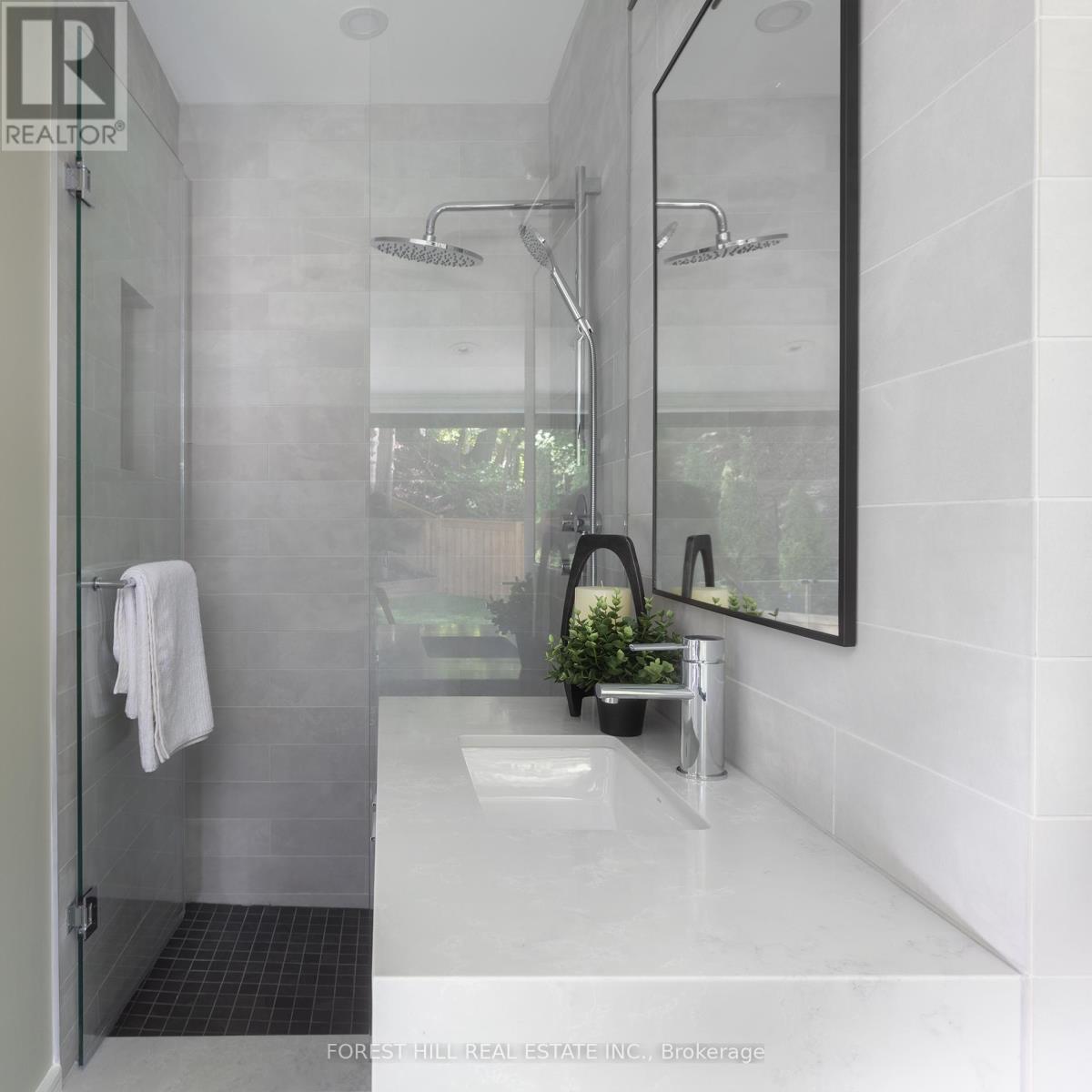 52 Roxborough Drive, Toronto, Ontario  M4W 1X1 - Photo 24 - C12441531