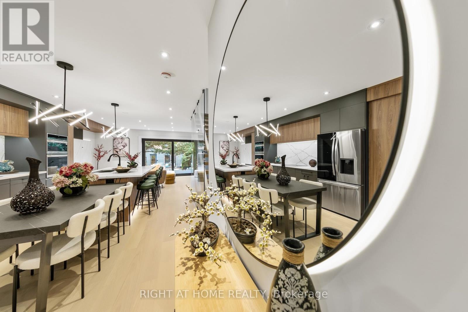 35 WOBURN AVENUE, Toronto, Ontario