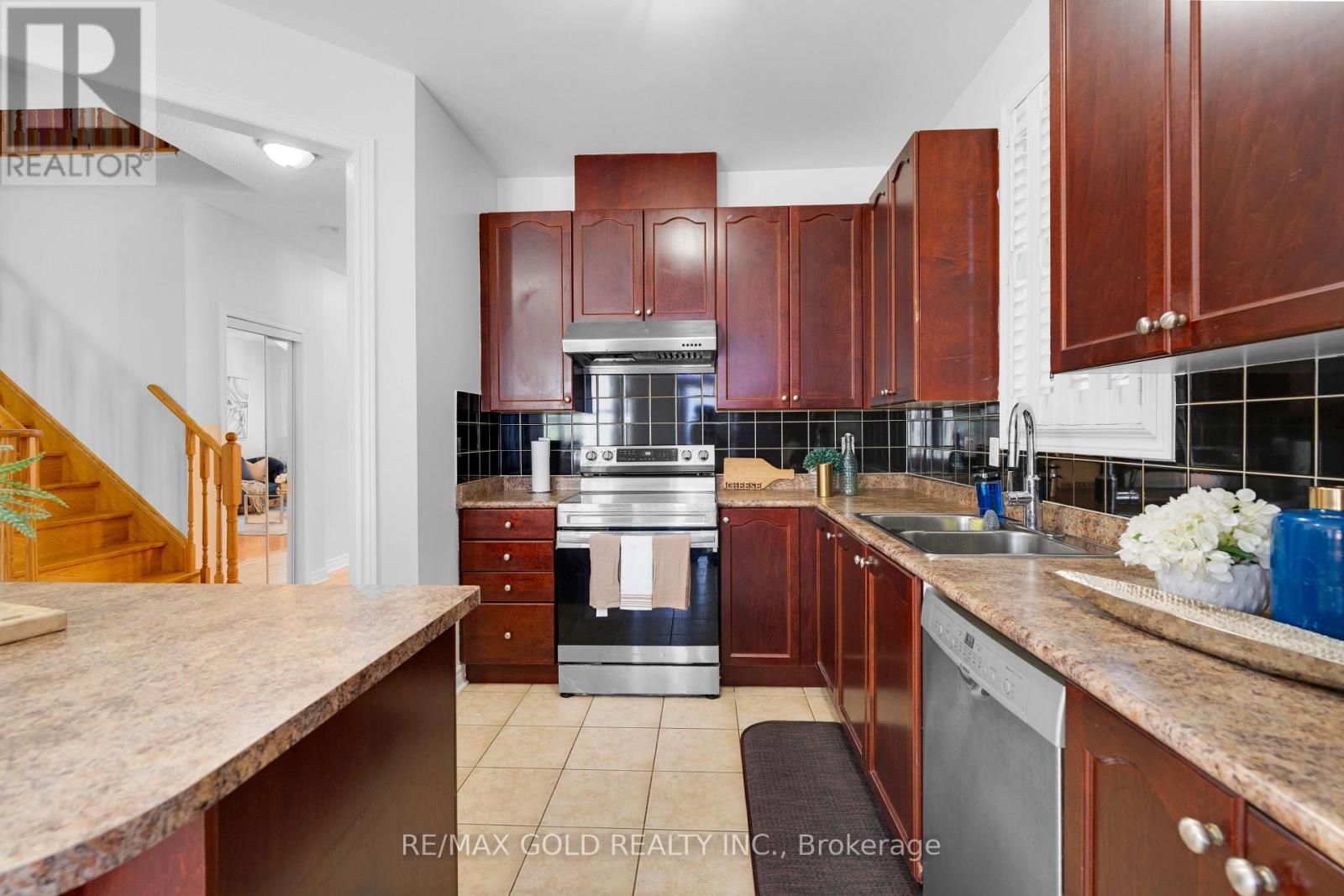 82 Amaranth Crescent, Brampton, Ontario  L7A 0L4 - Photo 17 - W12436567