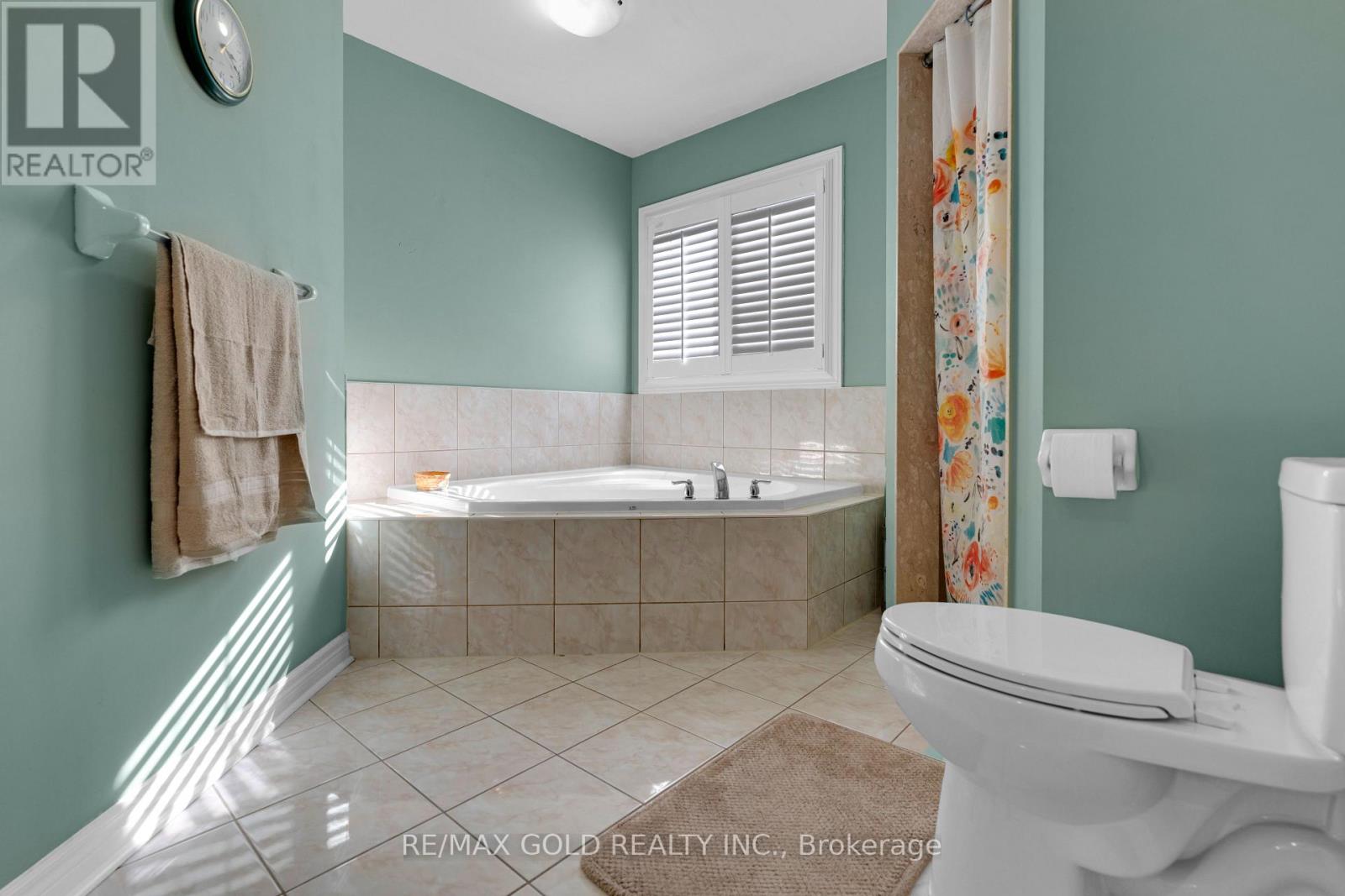 82 Amaranth Crescent, Brampton, Ontario  L7A 0L4 - Photo 31 - W12436567