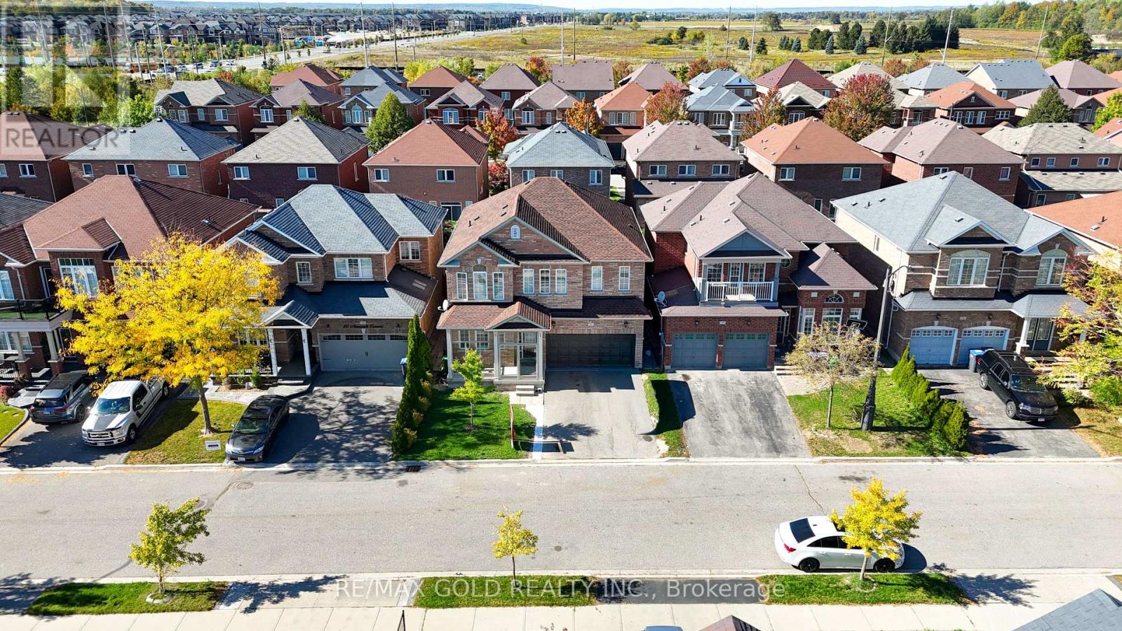 82 Amaranth Crescent, Brampton, Ontario  L7A 0L4 - Photo 3 - W12436567