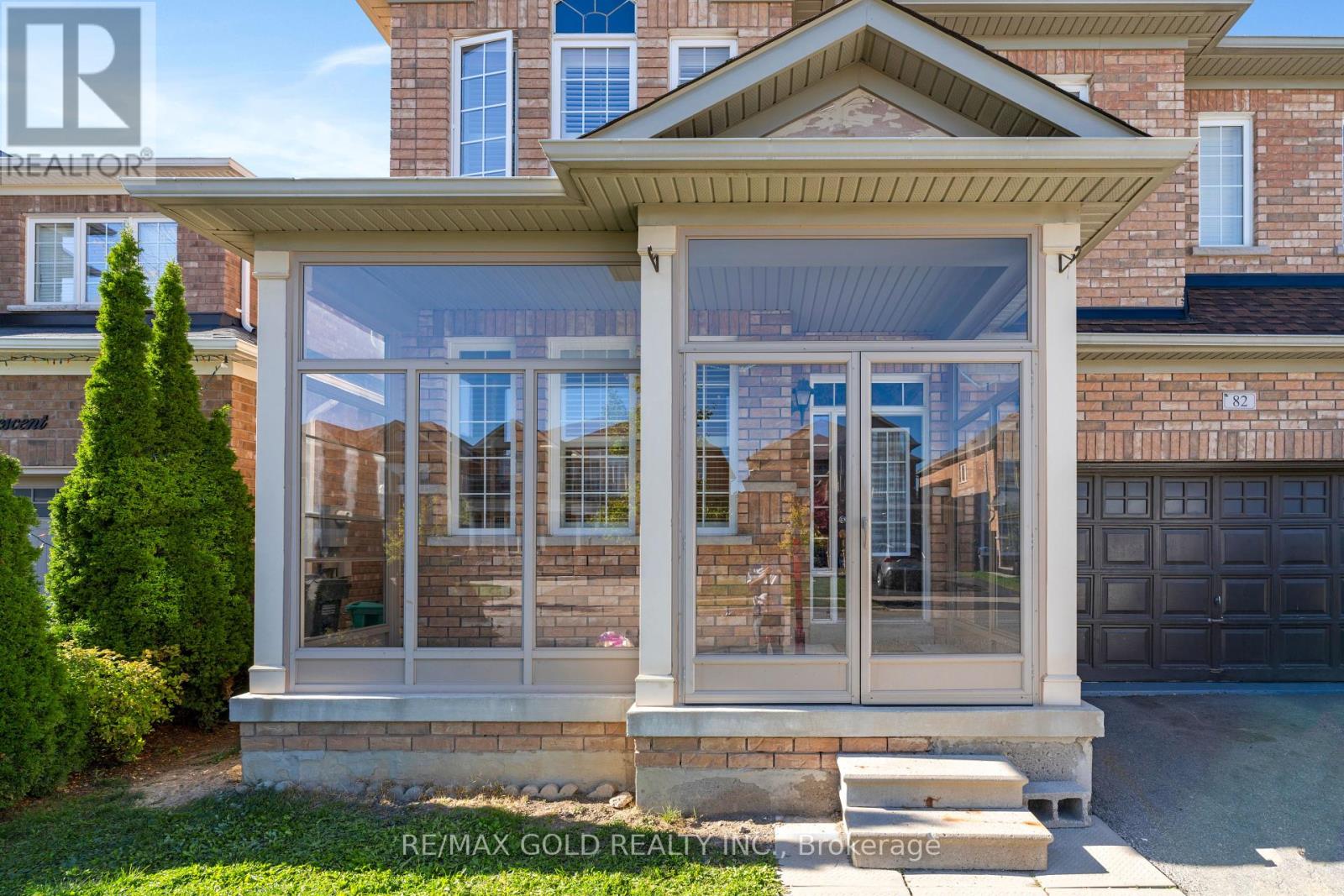 82 Amaranth Crescent, Brampton, Ontario  L7A 0L4 - Photo 4 - W12436567