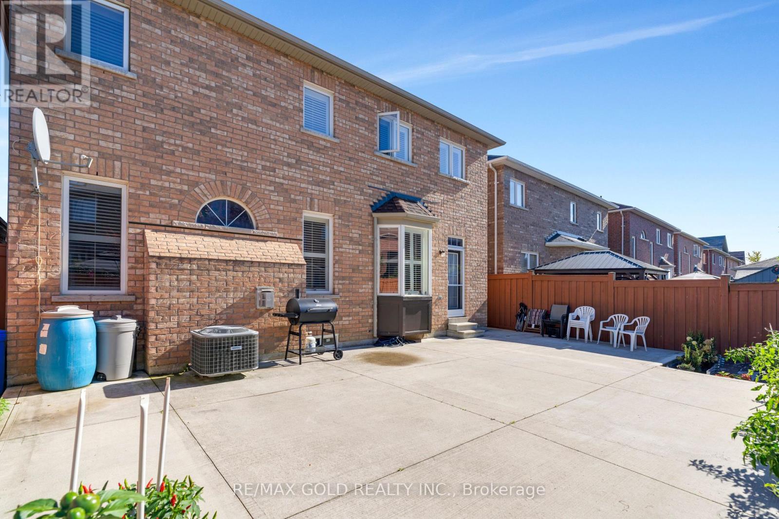 82 Amaranth Crescent, Brampton, Ontario  L7A 0L4 - Photo 34 - W12436567