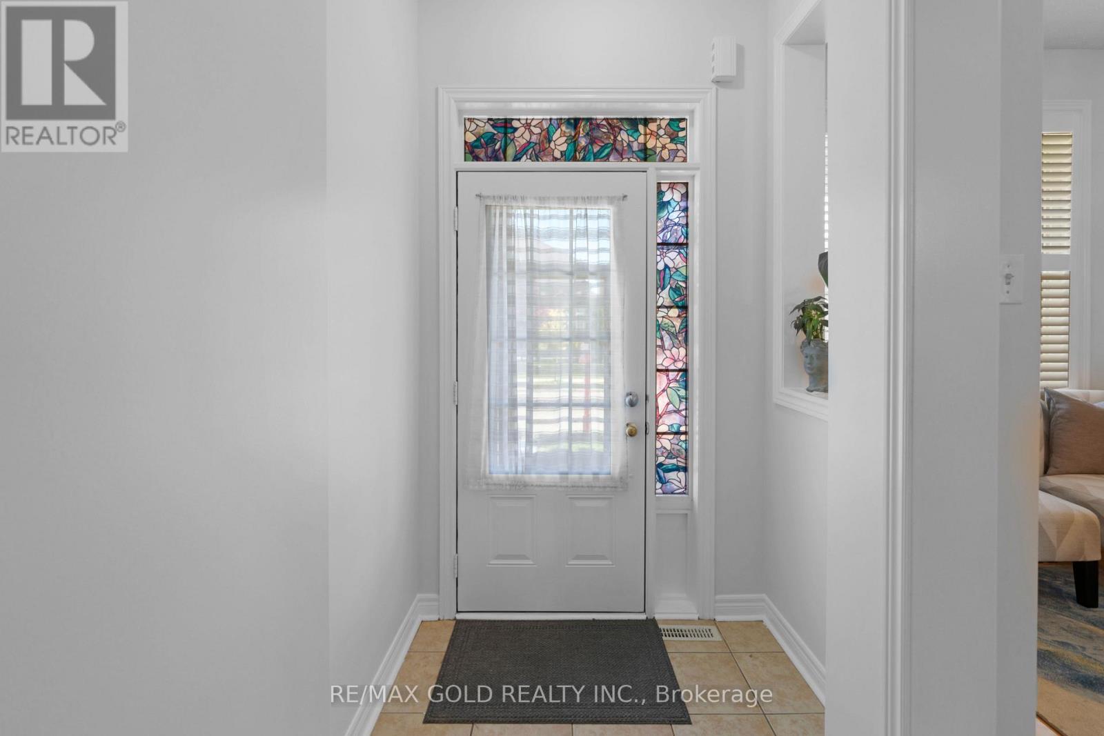 82 Amaranth Crescent, Brampton, Ontario  L7A 0L4 - Photo 5 - W12436567