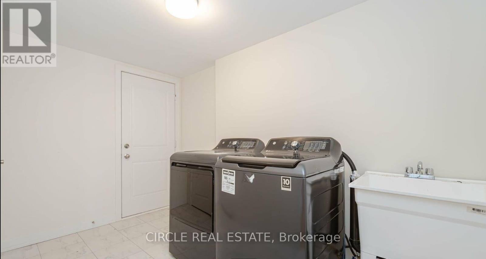 2594 CASTLEGATE CROSSING, Pickering, Ontario
