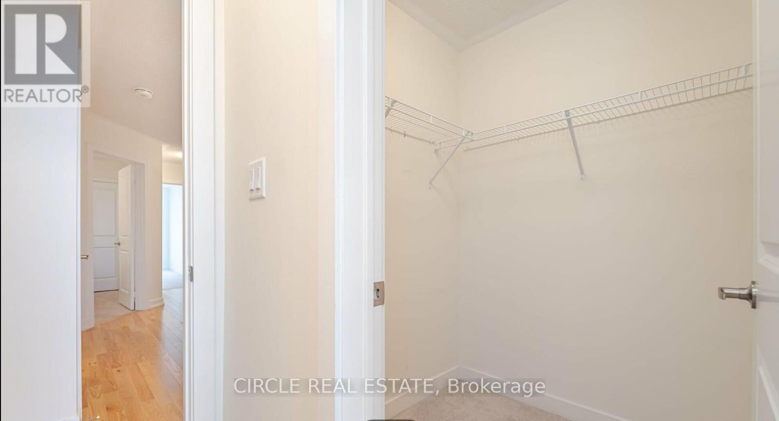 2594 Castlegate Crossing, Pickering, Ontario  L1X 0H9 - Photo 11 - E12441555