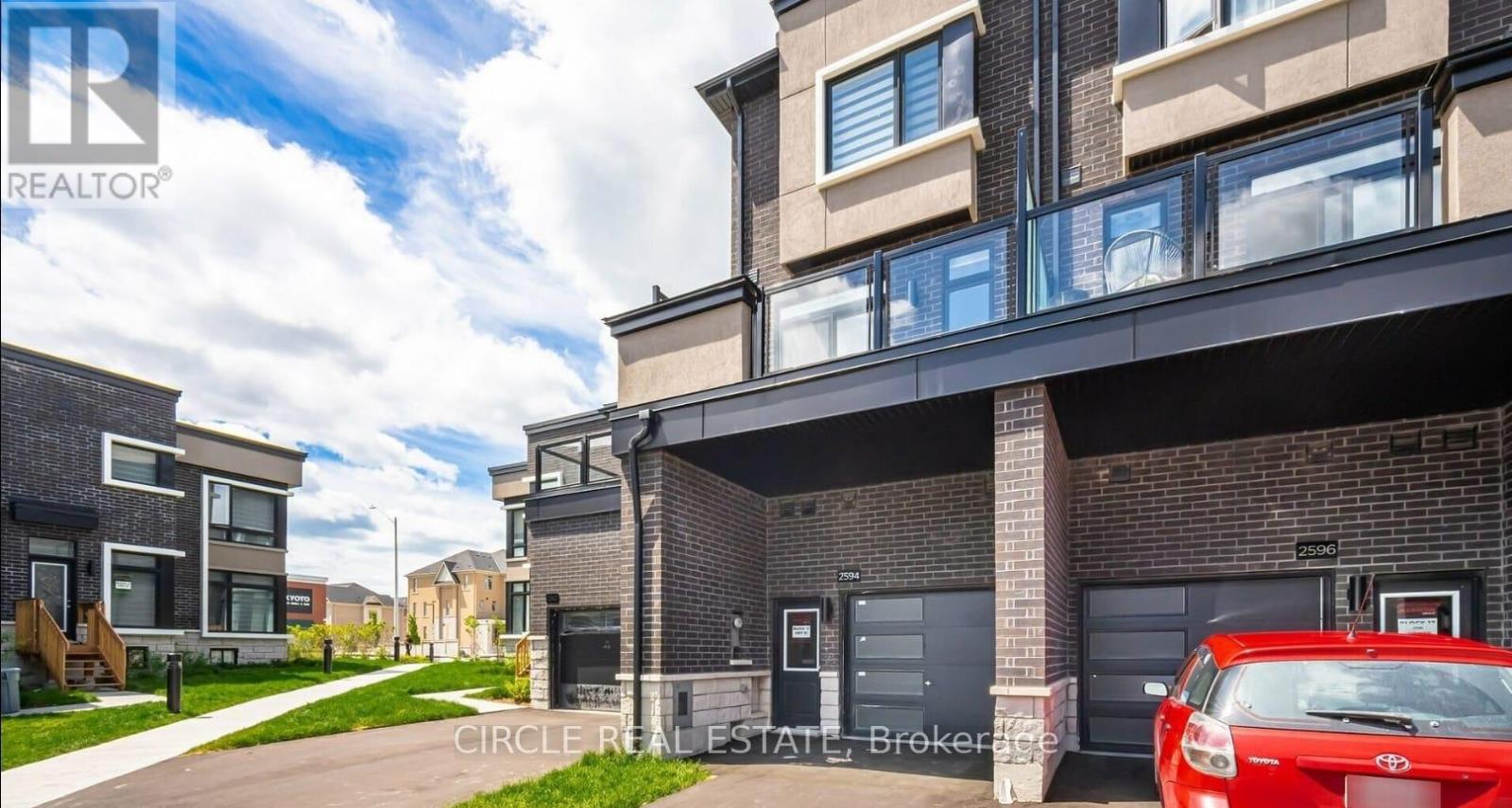 2594 Castlegate Crossing, Pickering, Ontario  L1X 0H9 - Photo 2 - E12441555