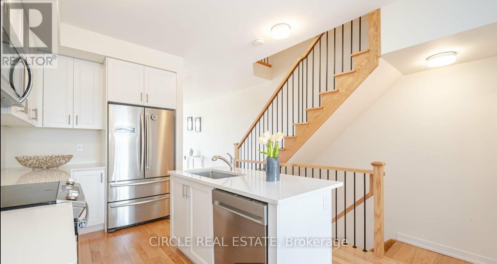 2594 Castlegate Crossing, Pickering, Ontario  L1X 0H9 - Photo 23 - E12441555