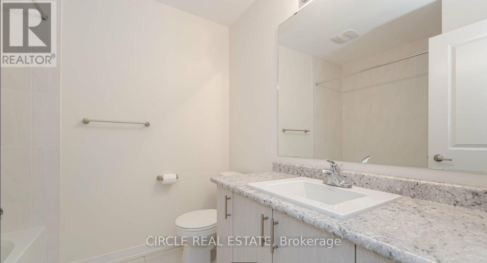 2594 Castlegate Crossing, Pickering, Ontario  L1X 0H9 - Photo 4 - E12441555