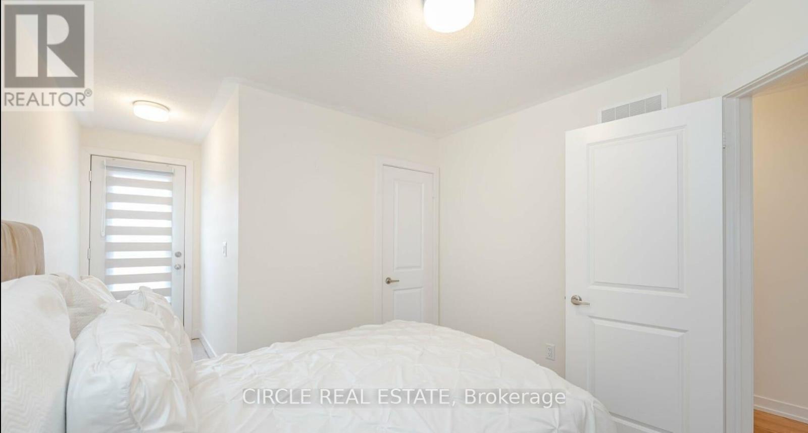 2594 Castlegate Crossing, Pickering, Ontario  L1X 0H9 - Photo 8 - E12441555