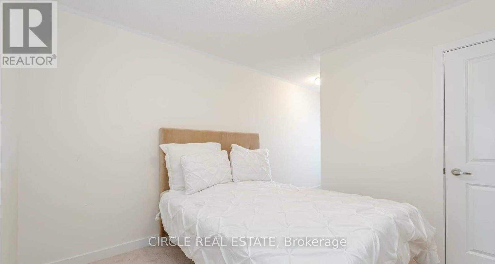 2594 Castlegate Crossing, Pickering, Ontario  L1X 0H9 - Photo 9 - E12441555