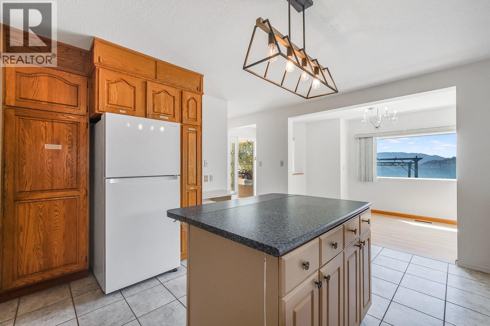 457 Poplar Point Drive, Kelowna, British Columbia  V1Y 1Y2 - Photo 5 - 10364459