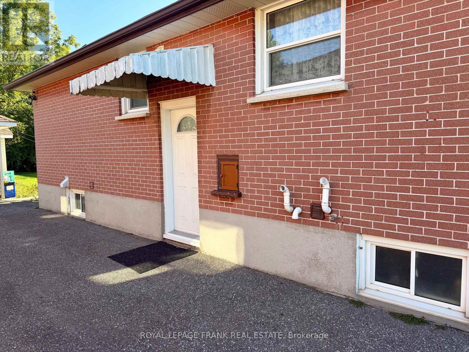 631 Crerar Avenue, Oshawa, Ontario  L1H 2W7 - Photo 2 - E12441624