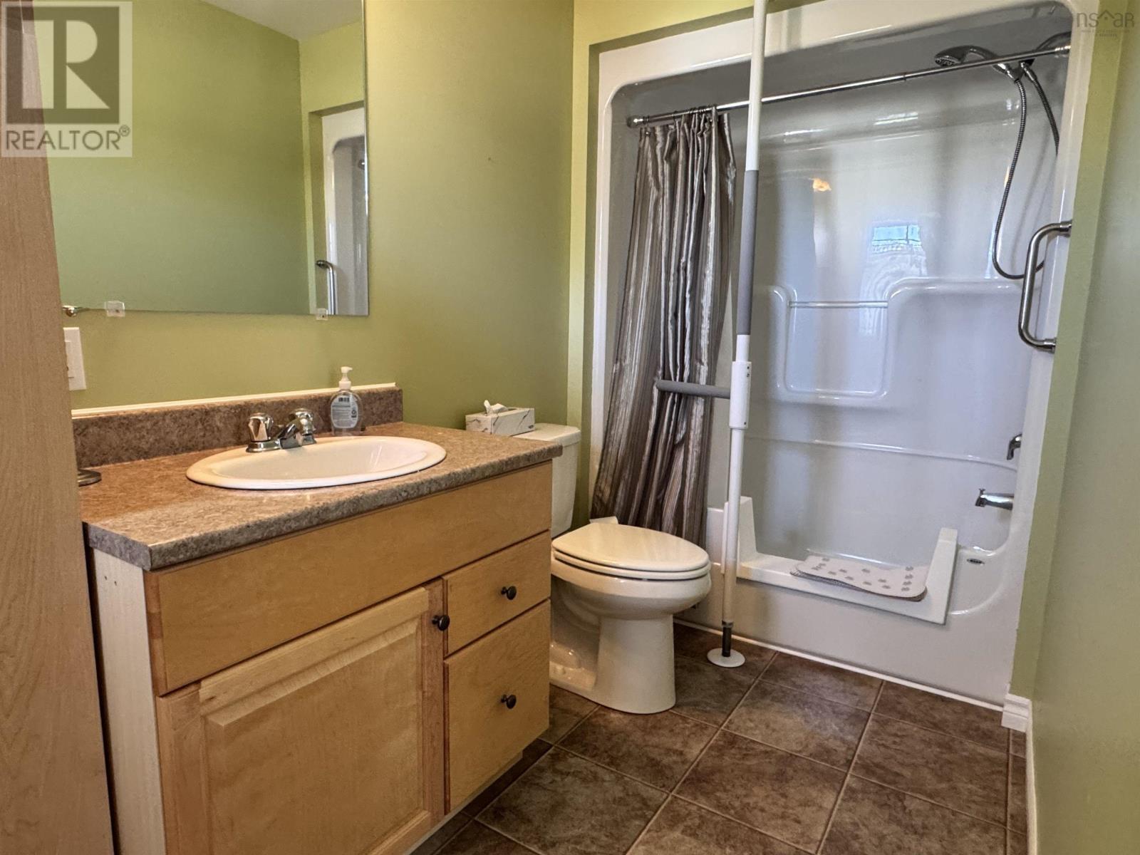 16 Melrose Avenue, Glace Bay, Nova Scotia  B1A 5G2 - Photo 12 - 202523744