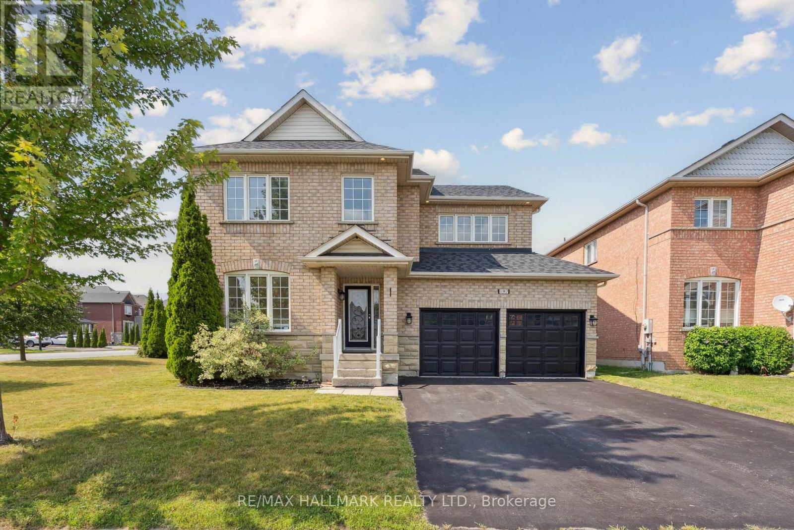 197 Aspenwood Drive, Newmarket (Woodland Hill), Ontario  L3X 2X4 - Photo 2 - N12441537