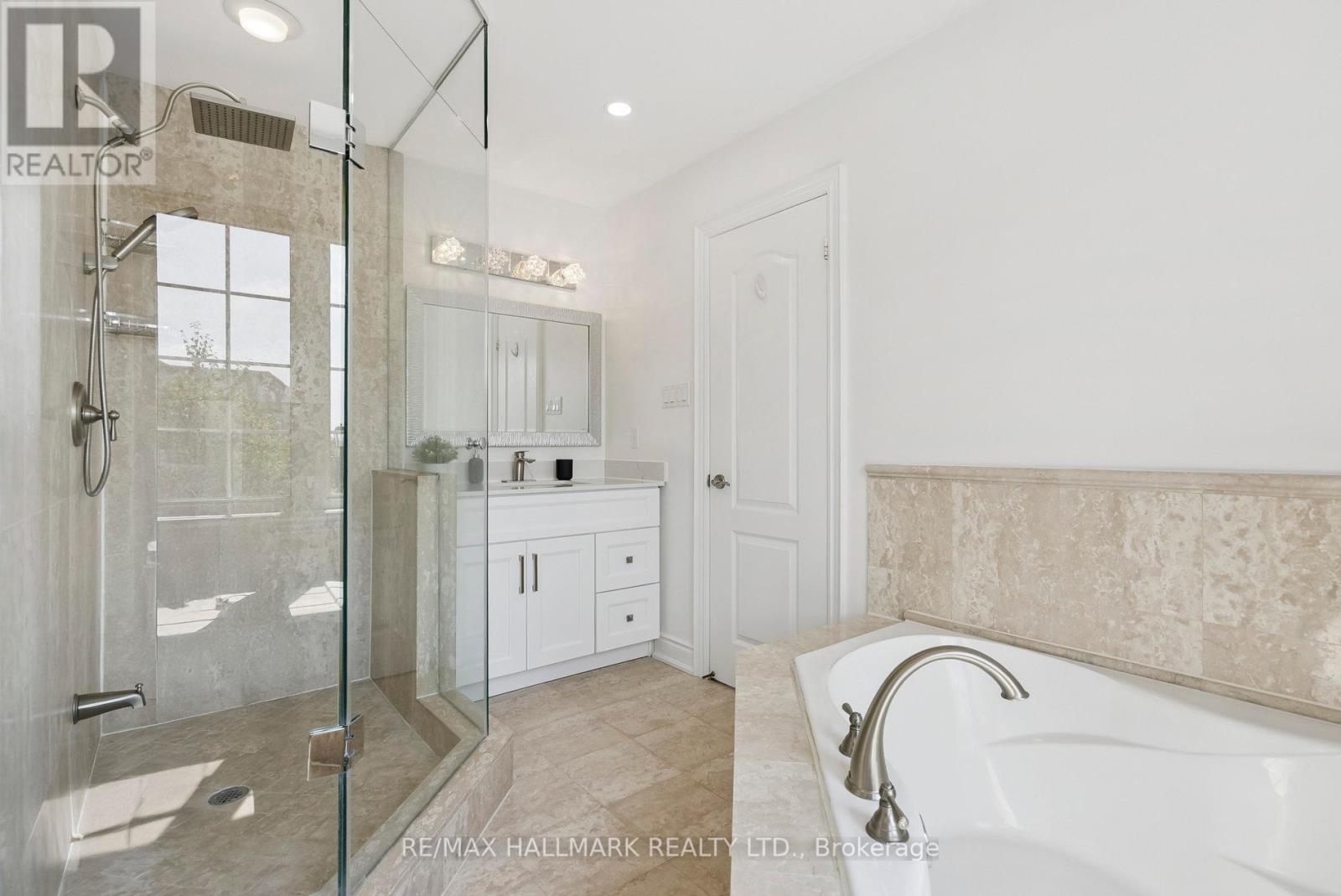197 Aspenwood Drive, Newmarket (Woodland Hill), Ontario  L3X 2X4 - Photo 24 - N12441537
