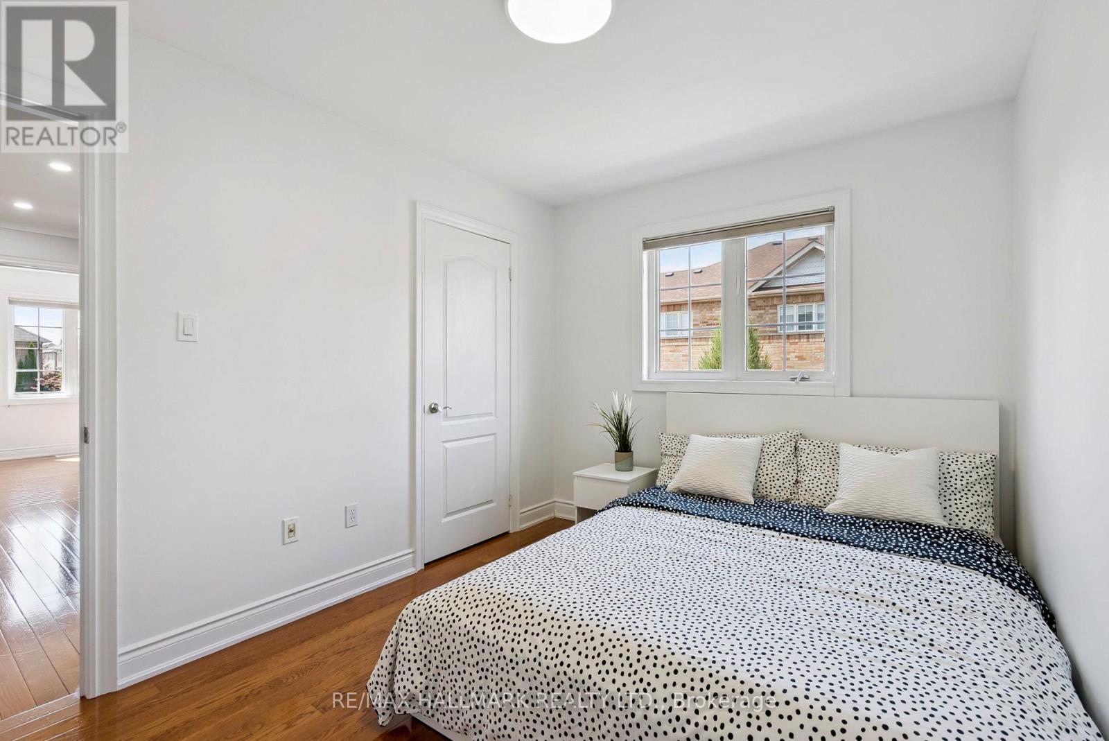 197 Aspenwood Drive, Newmarket (Woodland Hill), Ontario  L3X 2X4 - Photo 27 - N12441537