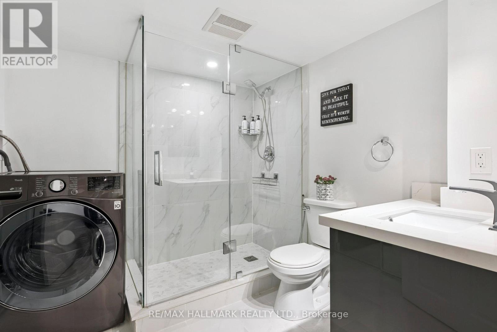197 Aspenwood Drive, Newmarket (Woodland Hill), Ontario  L3X 2X4 - Photo 34 - N12441537