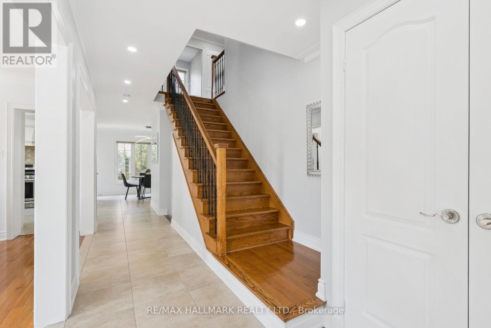 197 Aspenwood Drive, Newmarket (Woodland Hill), Ontario  L3X 2X4 - Photo 4 - N12441537