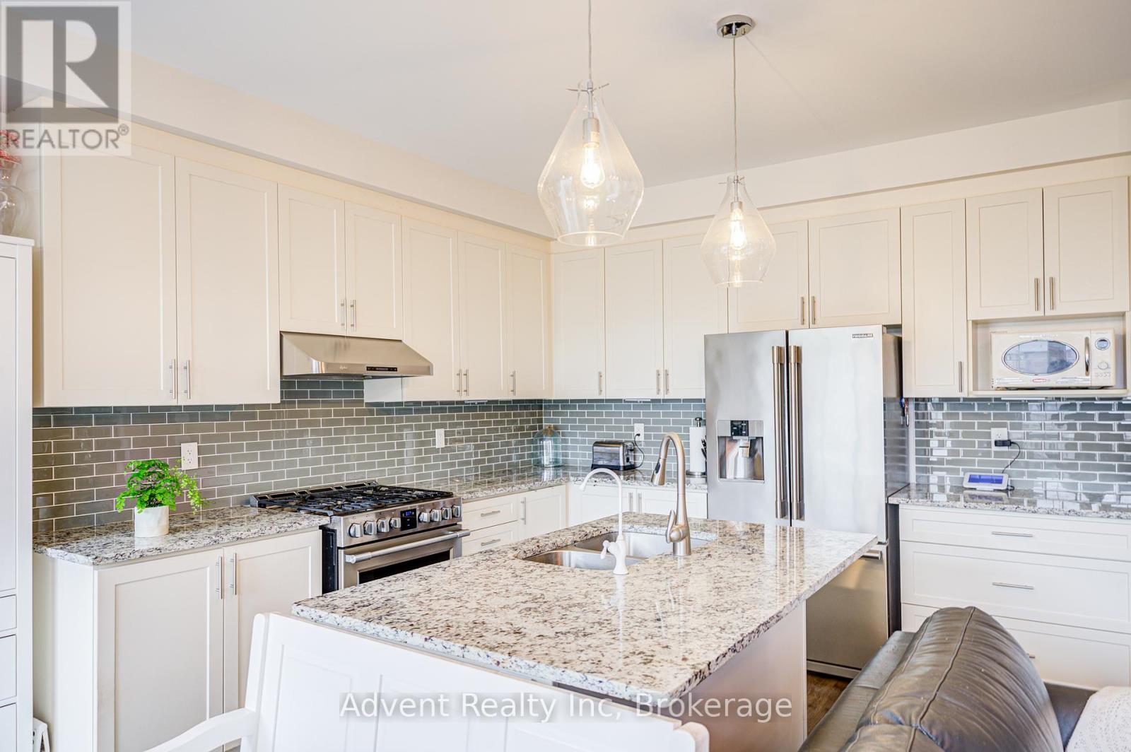95 Beechborough Crescent, East Gwillimbury, Ontario  L9N 0N9 - Photo 12 - N12441538