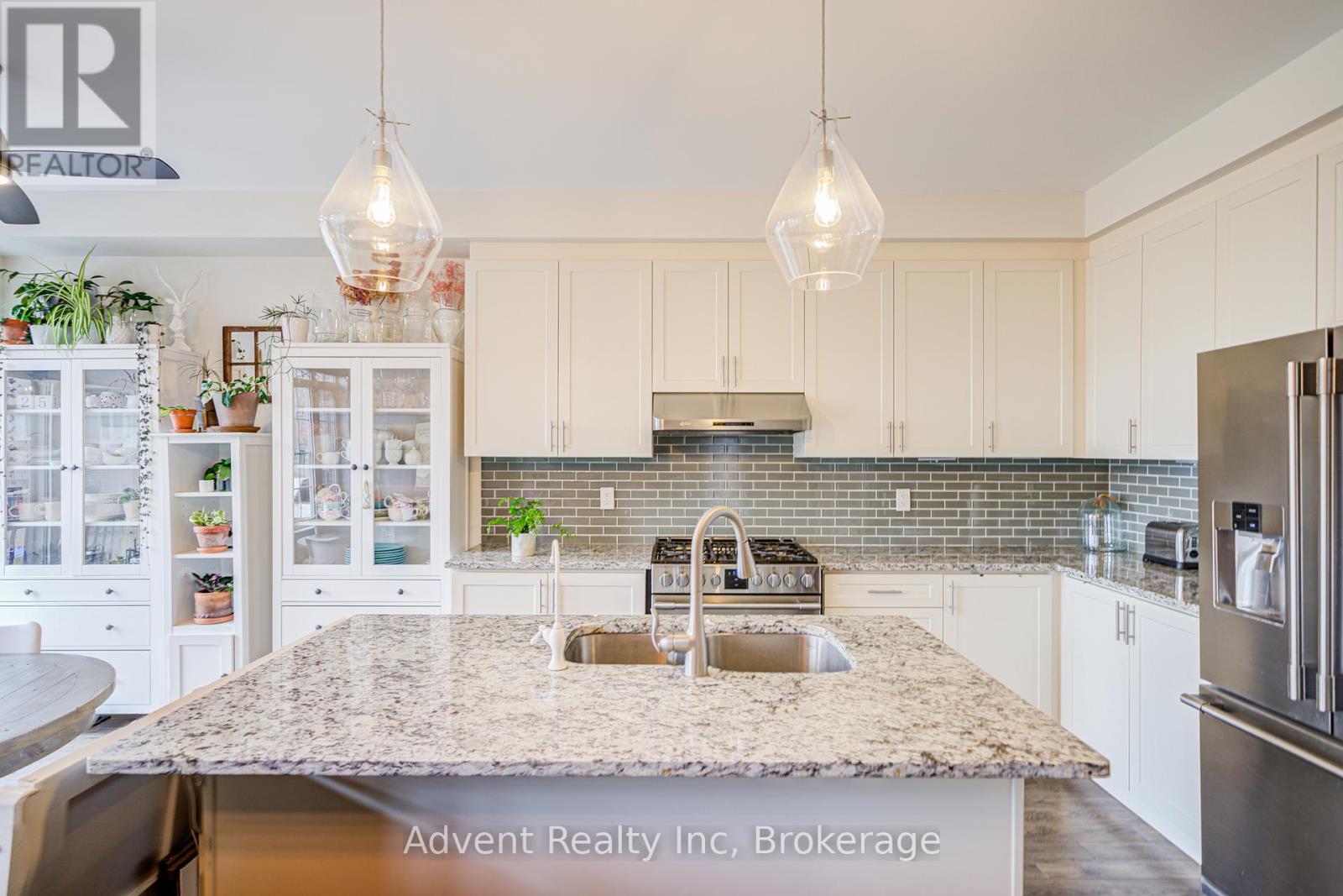 95 Beechborough Crescent, East Gwillimbury, Ontario  L9N 0N9 - Photo 13 - N12441538