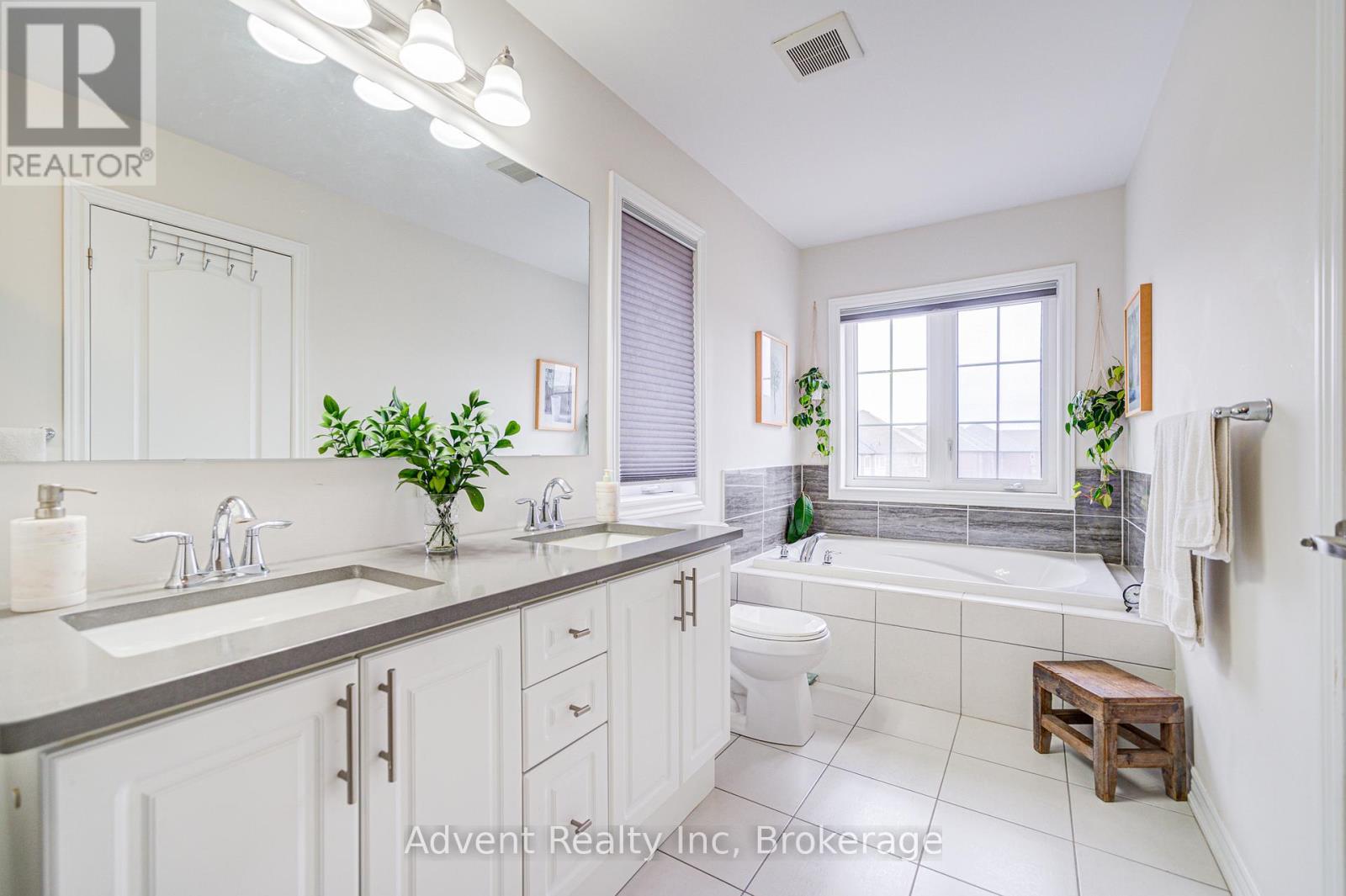 95 Beechborough Crescent, East Gwillimbury, Ontario  L9N 0N9 - Photo 25 - N12441538