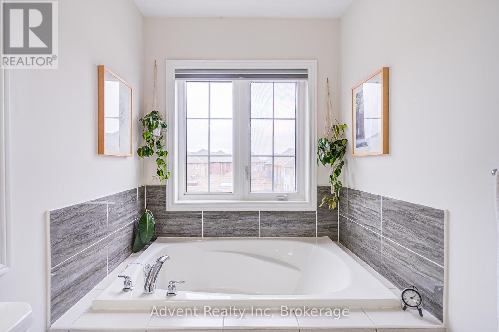 95 Beechborough Crescent, East Gwillimbury, Ontario  L9N 0N9 - Photo 27 - N12441538