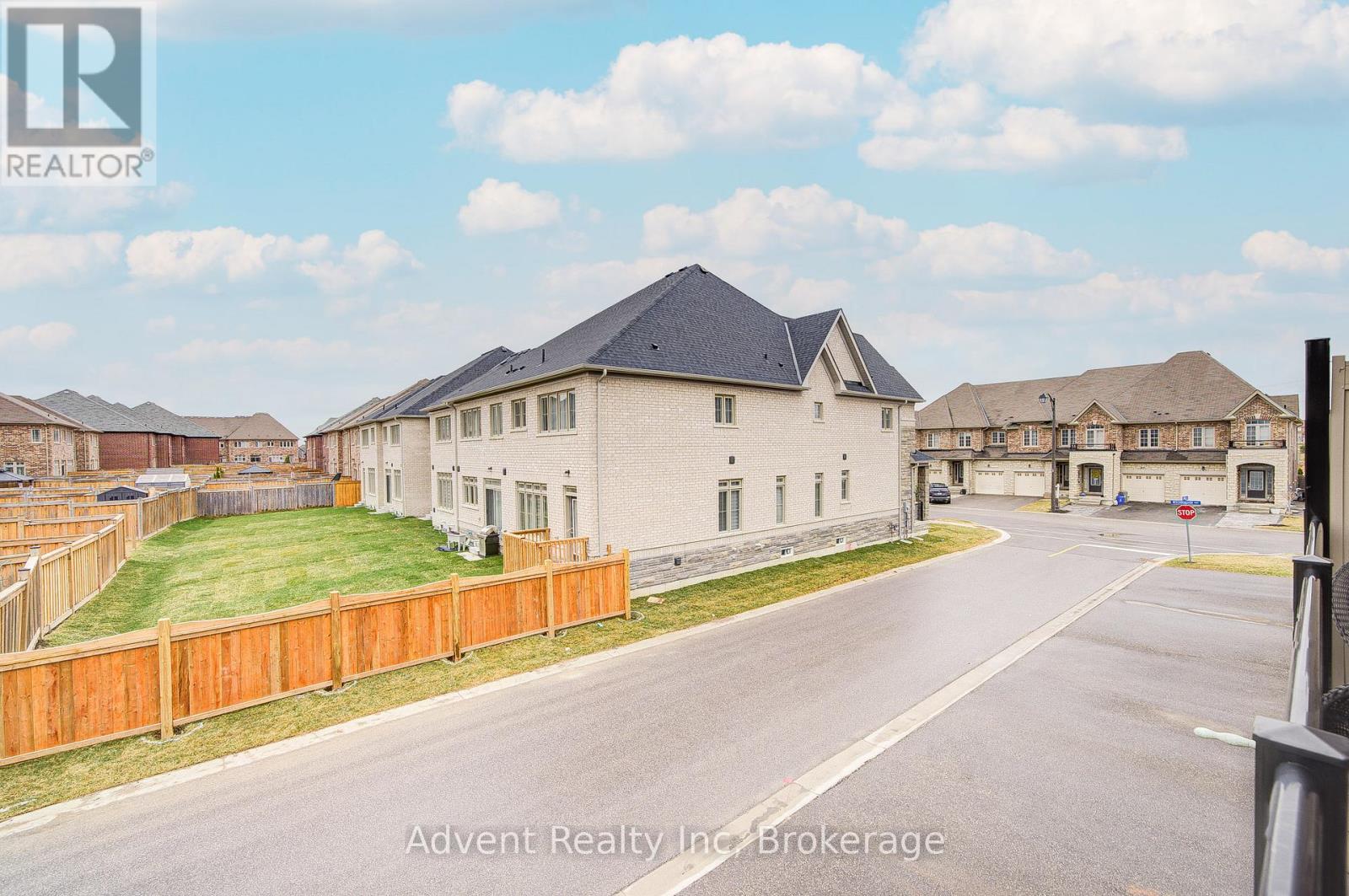 95 Beechborough Crescent, East Gwillimbury, Ontario  L9N 0N9 - Photo 42 - N12441538