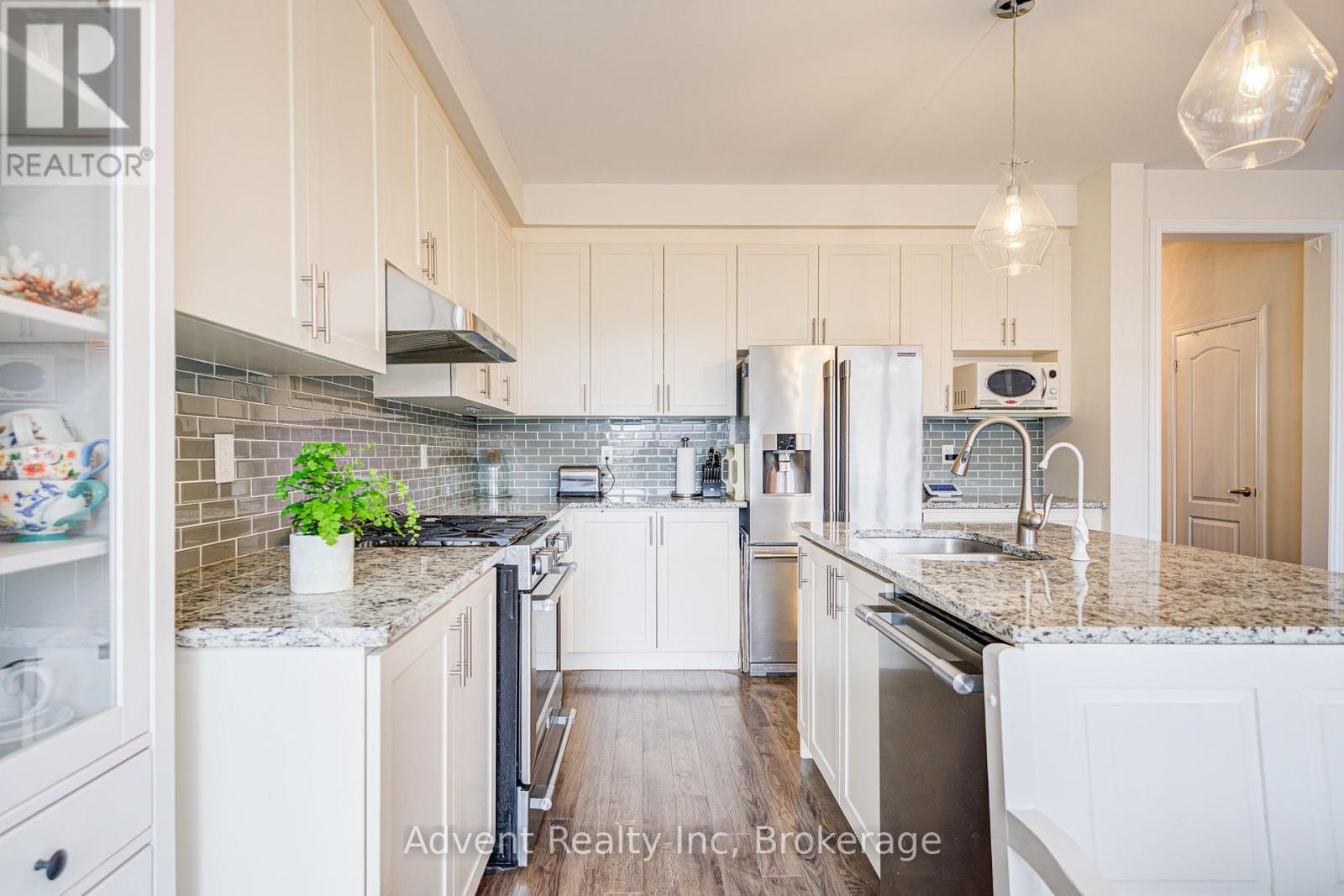 95 Beechborough Crescent, East Gwillimbury, Ontario  L9N 0N9 - Photo 9 - N12441538