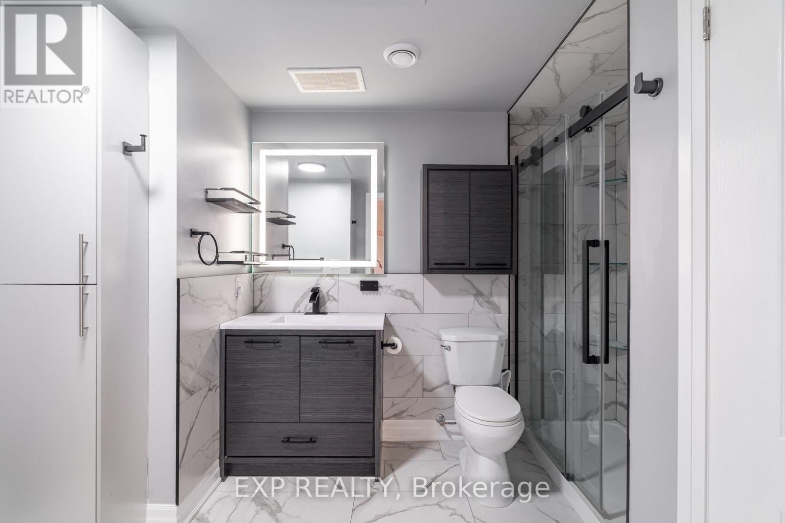 401 - 2 Adam Sellers Street, Markham, Ontario  L6B 1P2 - Photo 17 - N12441566