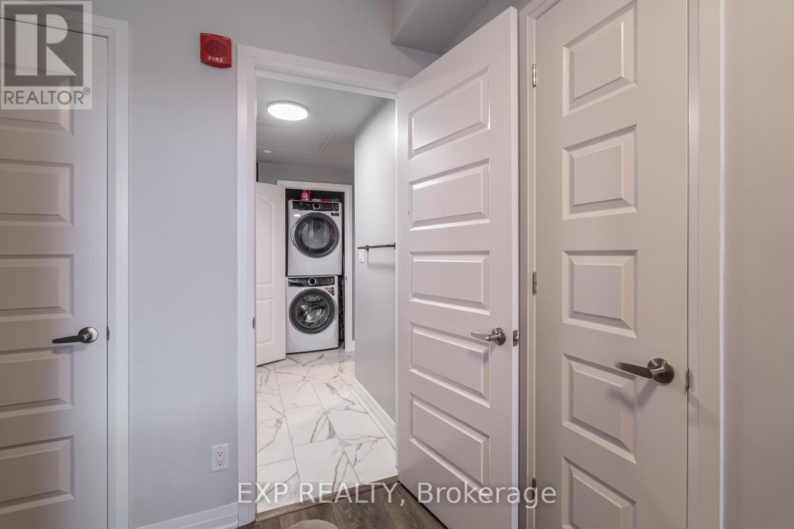 401 - 2 Adam Sellers Street, Markham, Ontario  L6B 1P2 - Photo 18 - N12441566