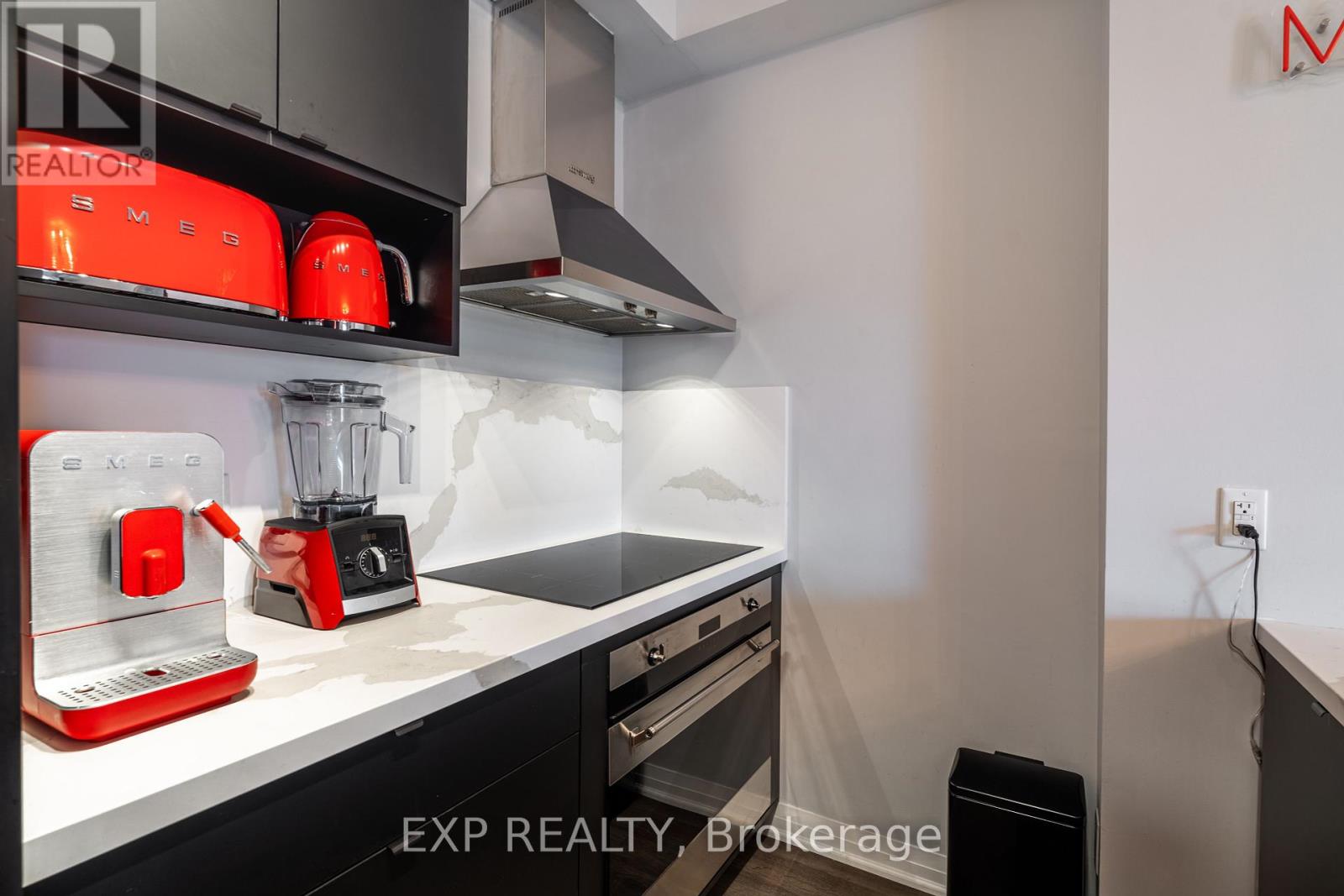401 - 2 Adam Sellers Street, Markham, Ontario  L6B 1P2 - Photo 6 - N12441566