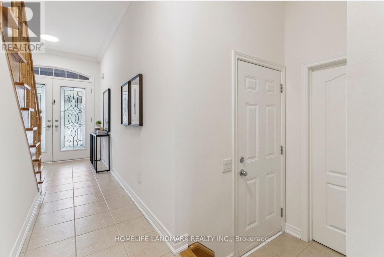 42 Torah Gate, Vaughan (Patterson), Ontario  L6A 0H3 - Photo 2 - N12441571