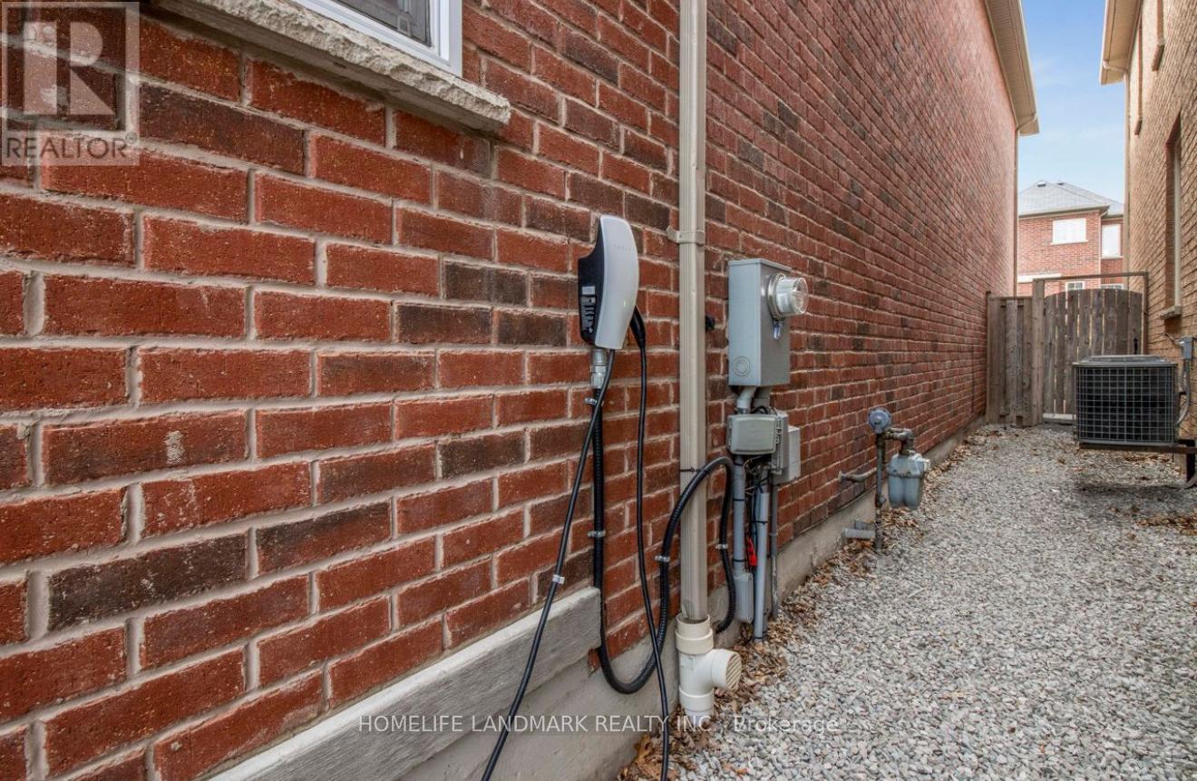 42 Torah Gate, Vaughan (Patterson), Ontario  L6A 0H3 - Photo 23 - N12441571