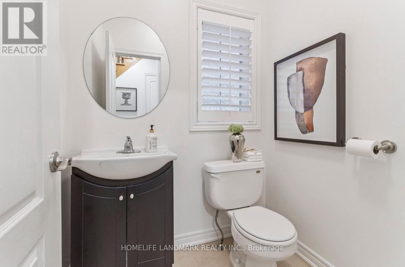 42 Torah Gate, Vaughan (Patterson), Ontario  L6A 0H3 - Photo 3 - N12441571