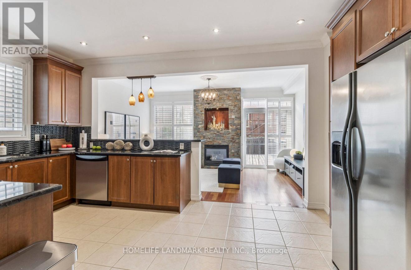 42 Torah Gate, Vaughan (Patterson), Ontario  L6A 0H3 - Photo 6 - N12441571