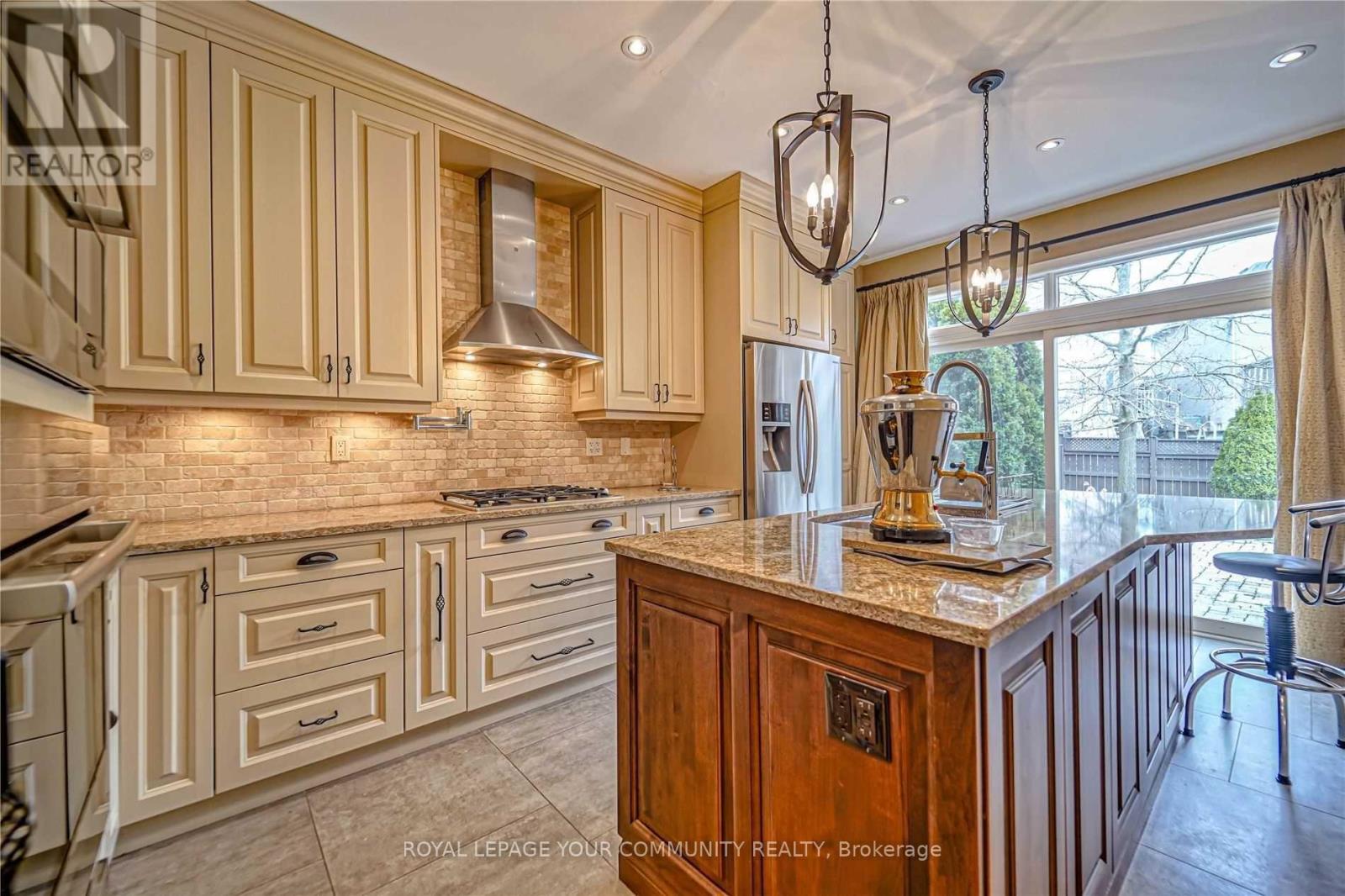 106 Snowy Meadow Avenue, Richmond Hill (Oak Ridges), Ontario  L4E 3X8 - Photo 4 - N12441582