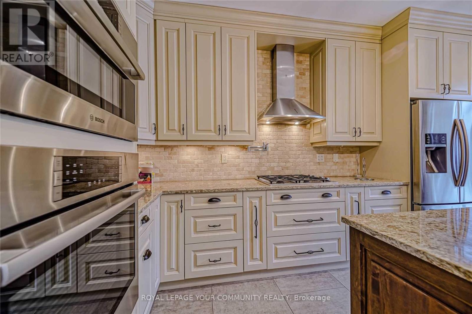 106 Snowy Meadow Avenue, Richmond Hill (Oak Ridges), Ontario  L4E 3X8 - Photo 5 - N12441582