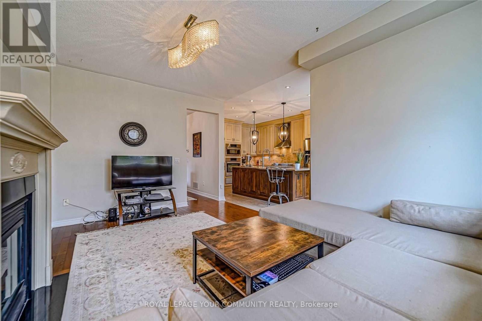 106 Snowy Meadow Avenue, Richmond Hill (Oak Ridges), Ontario  L4E 3X8 - Photo 7 - N12441582