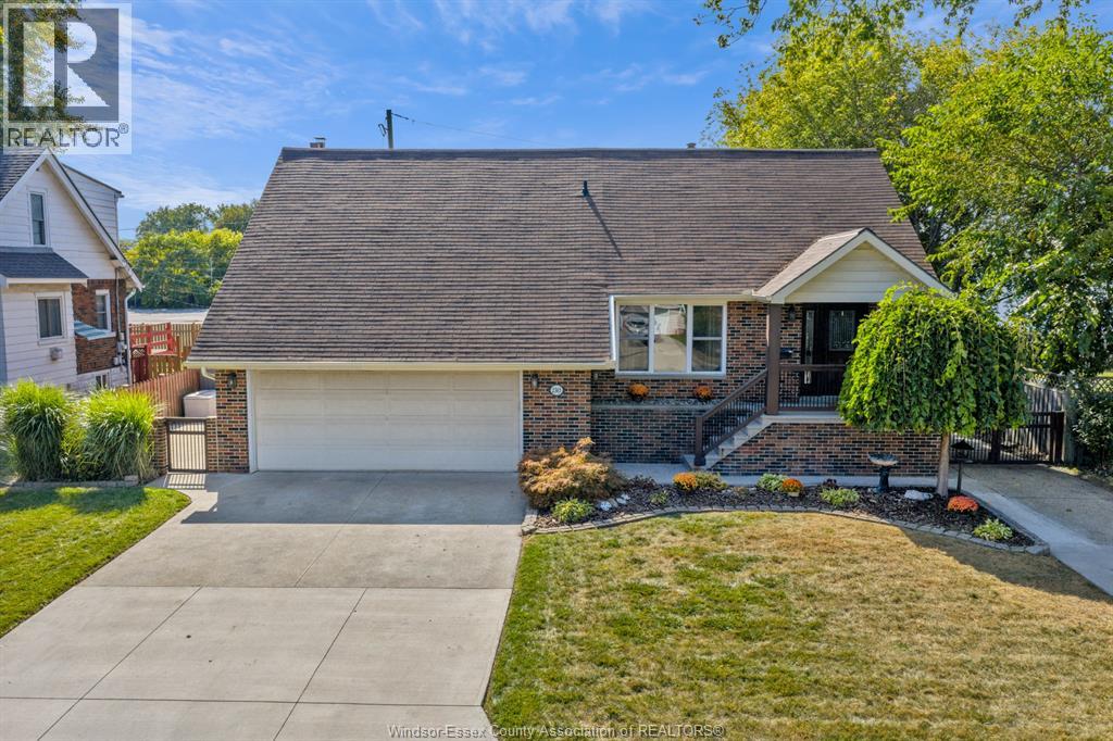 MLS# 25025111: 2365 Norman, Windsor, Canada