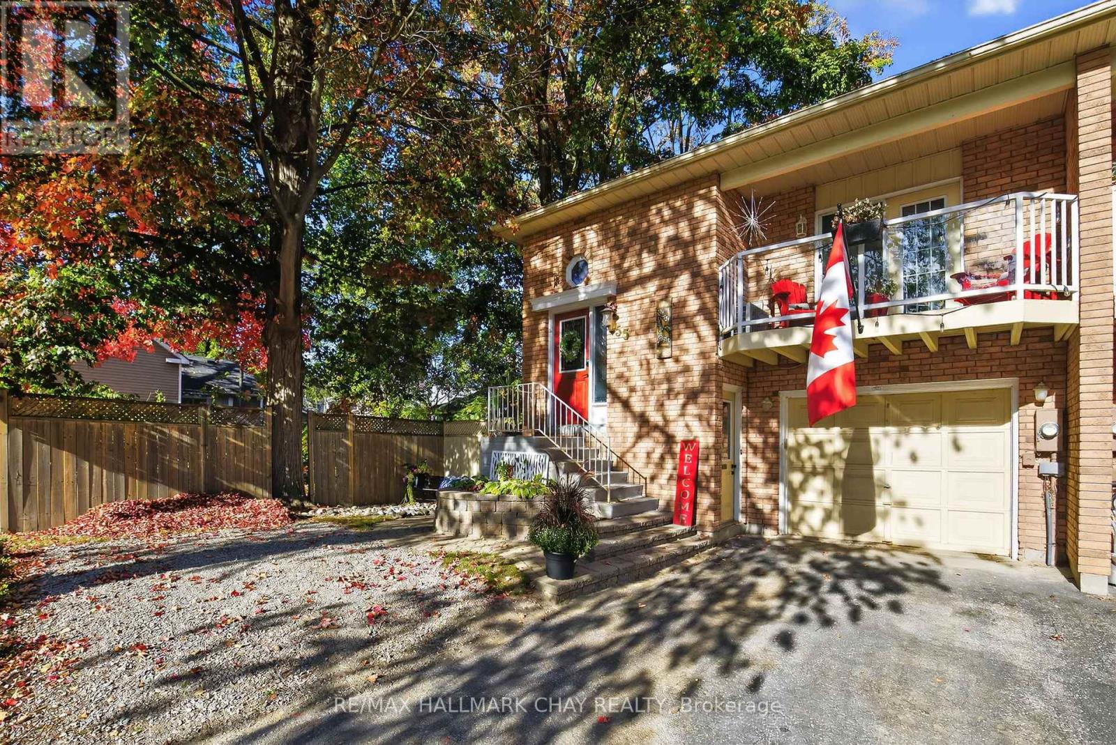 155 Maple Avenue, Barrie, Ontario  L4N 1S5 - Photo 2 - S12441530