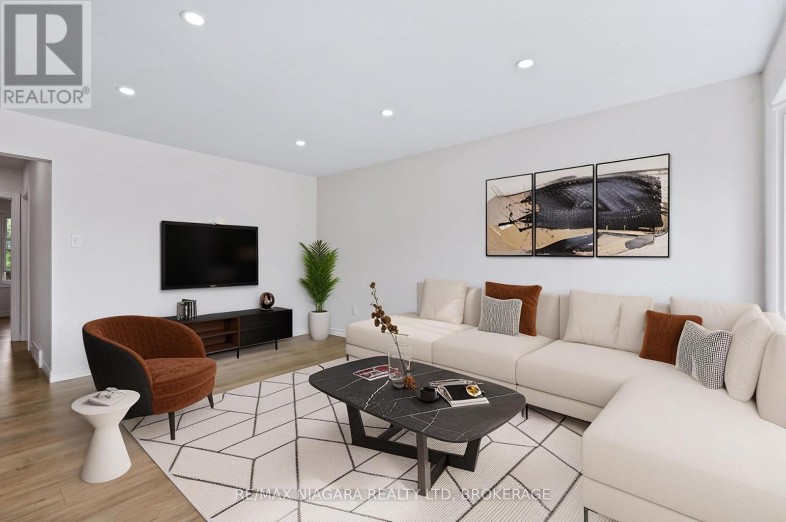 53 Collier Road S, Thorold, Ontario  L2V 3S9 - Photo 3 - X12408423
