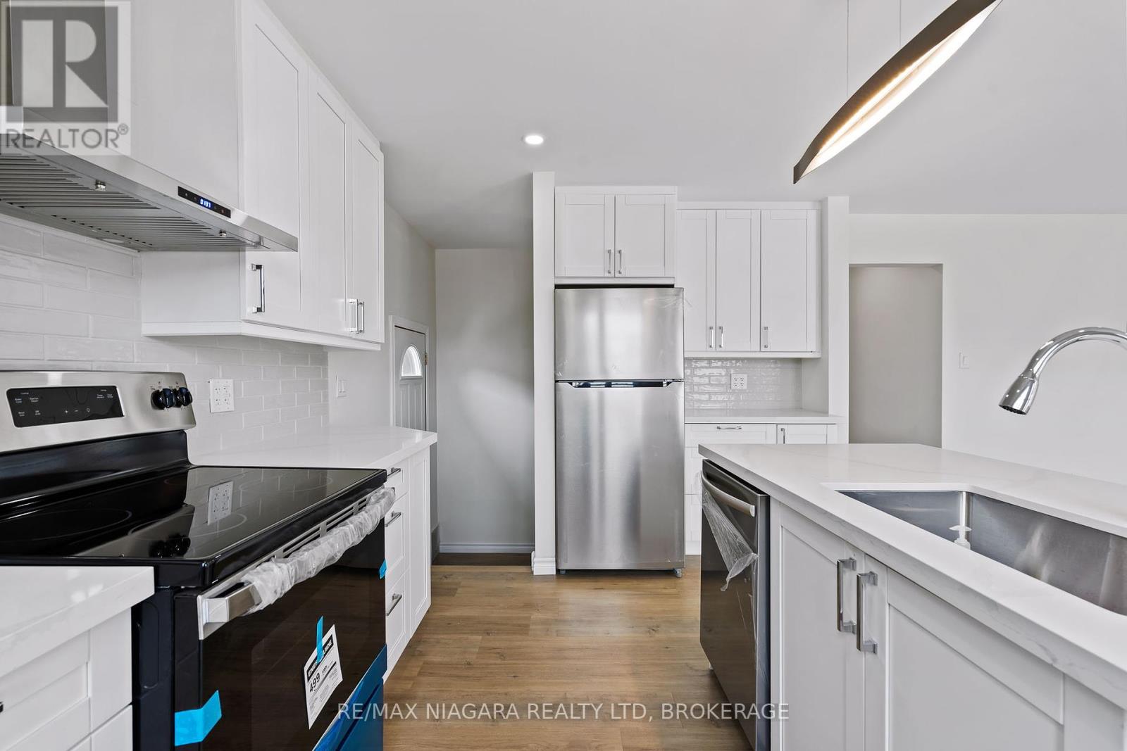 53 Collier Road S, Thorold, Ontario  L2V 3S9 - Photo 7 - X12408423