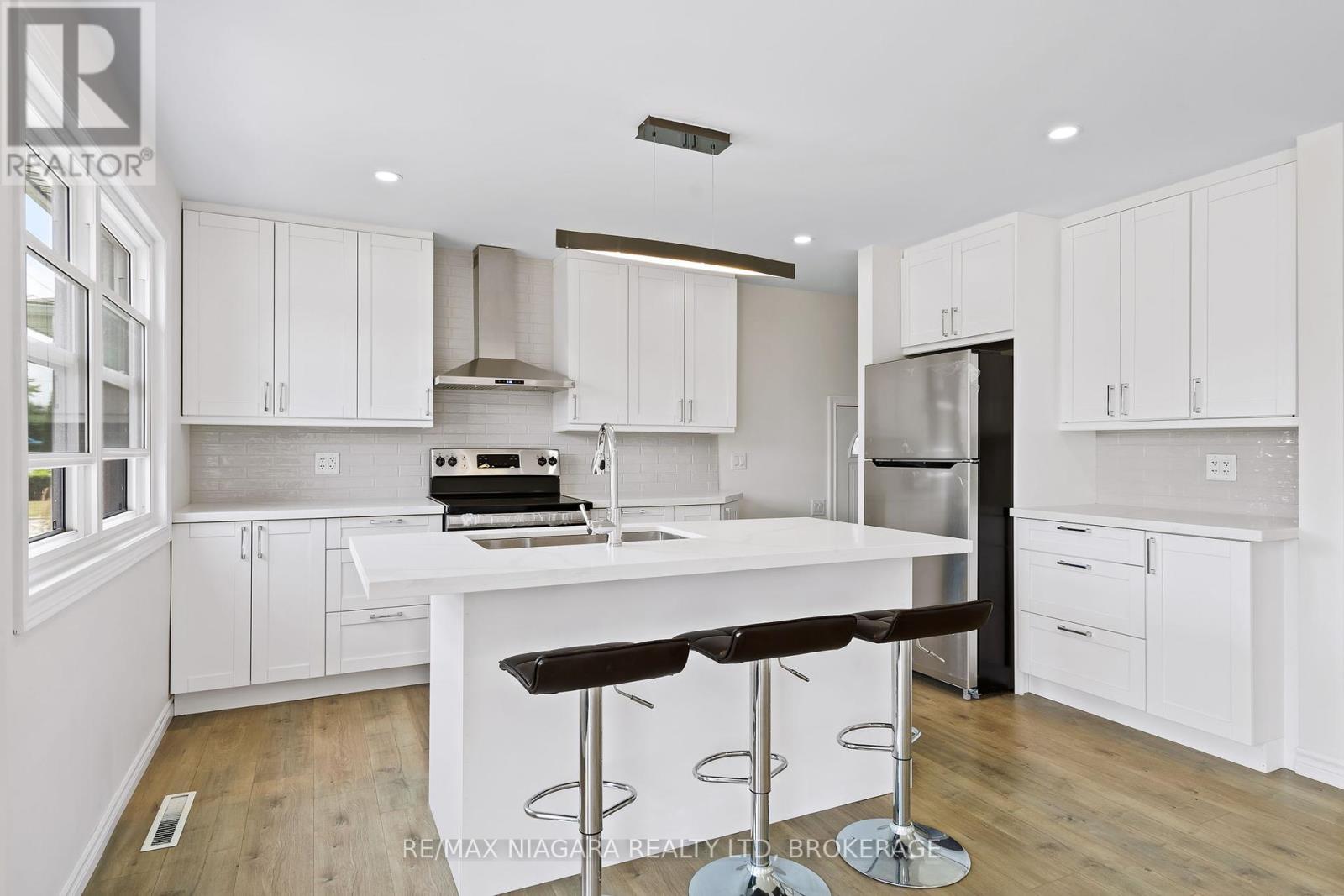 53 Collier Road S, Thorold, Ontario  L2V 3S9 - Photo 6 - X12408423