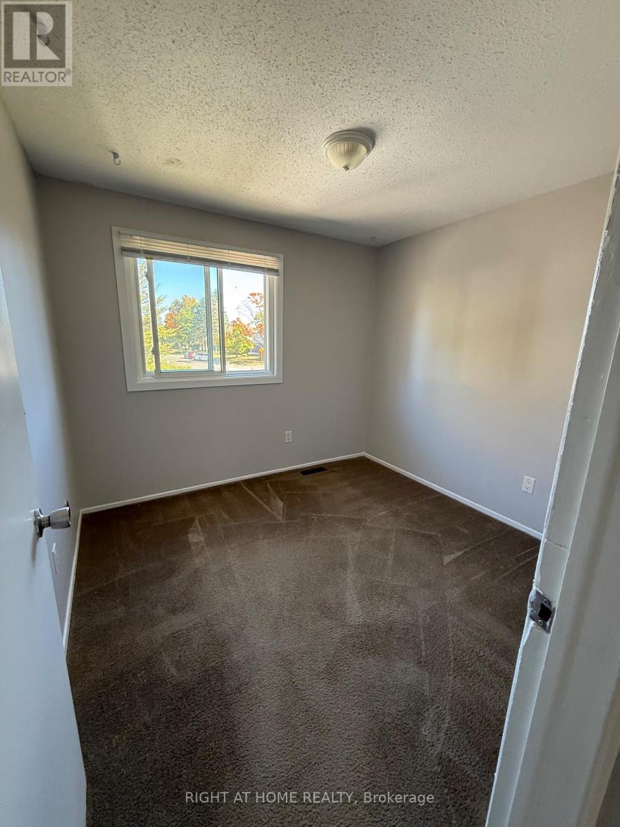 1950 Belmore Lane, Ottawa, Ontario  K1B 4Z8 - Photo 10 - X12441619