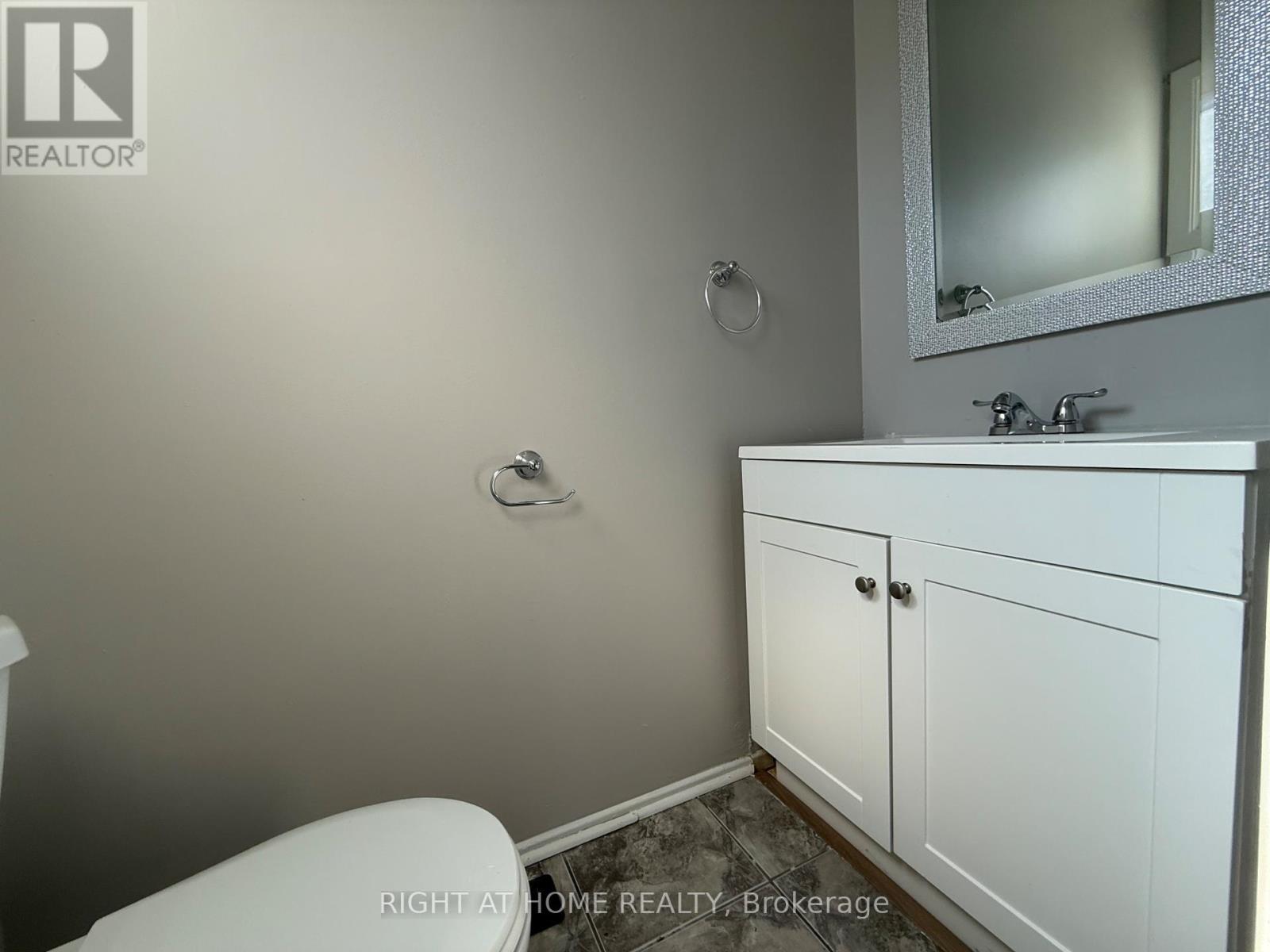 1950 Belmore Lane, Ottawa, Ontario  K1B 4Z8 - Photo 13 - X12441619