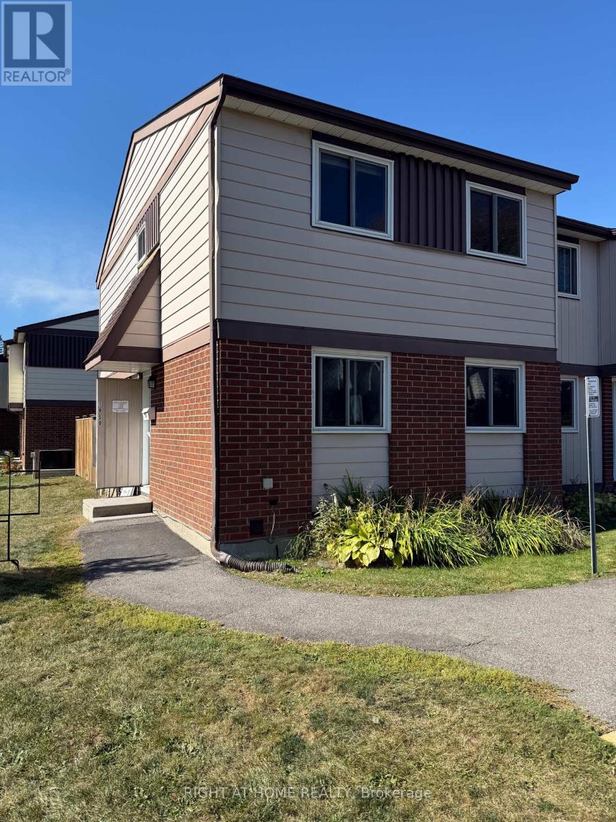 1950 Belmore Lane, Ottawa, Ontario  K1B 4Z8 - Photo 2 - X12441619