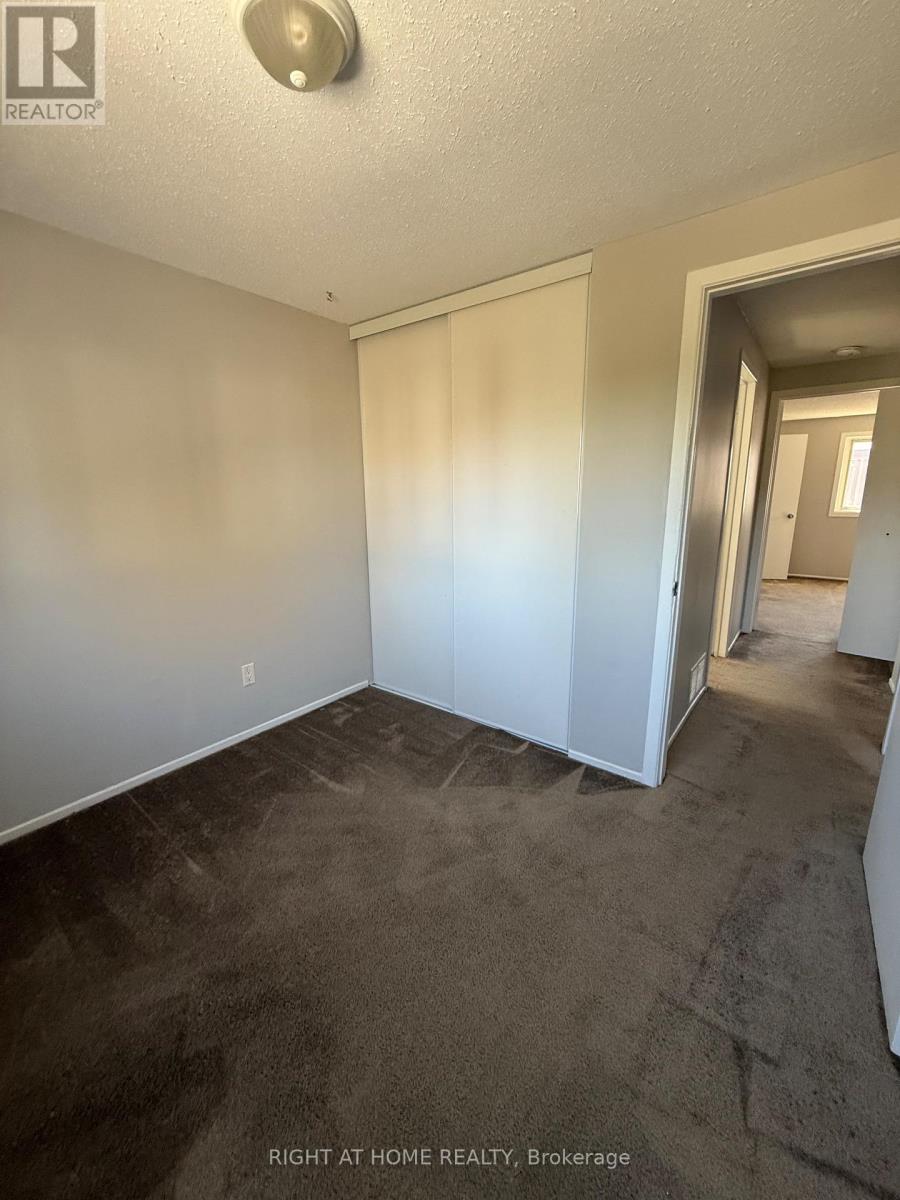 1950 Belmore Lane, Ottawa, Ontario  K1B 4Z8 - Photo 20 - X12441619